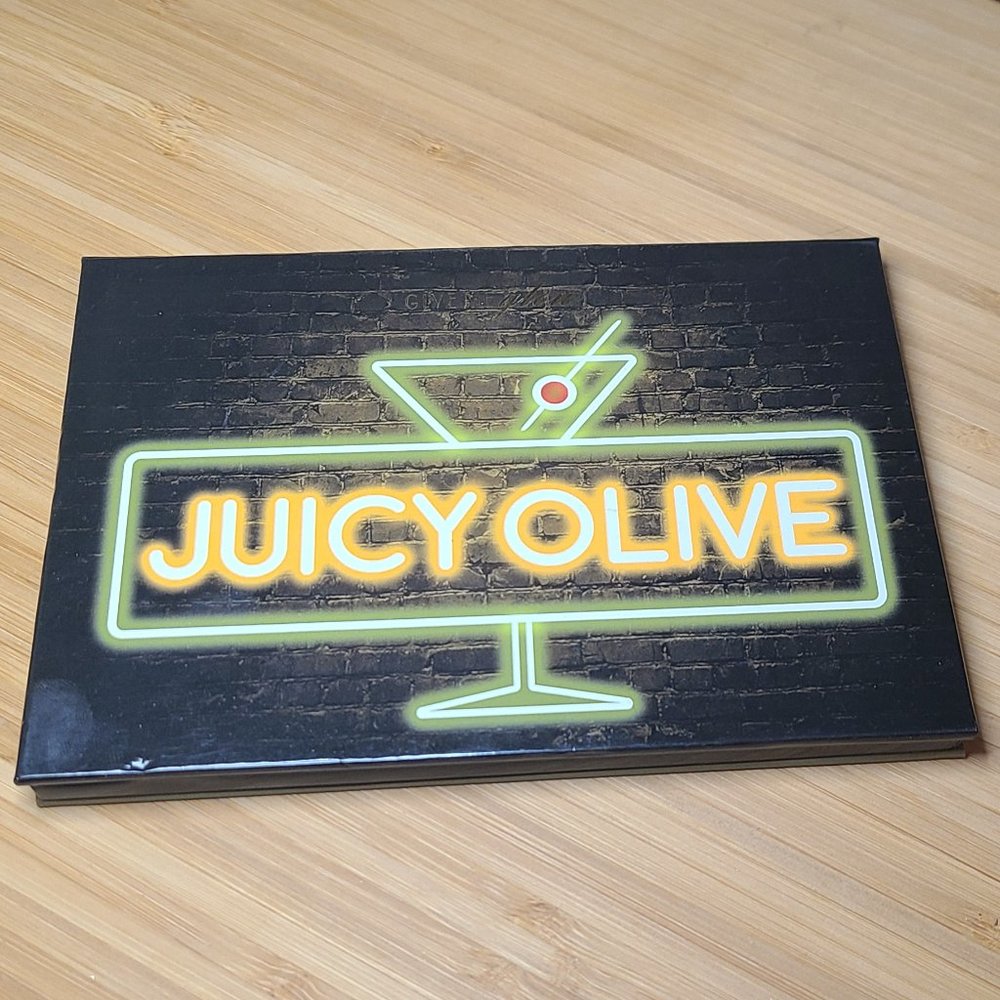 Give Me Glow Juicy Olive palette